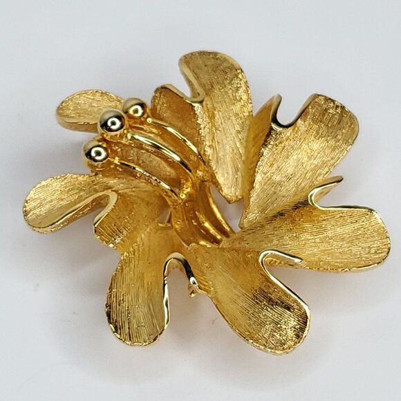 Vintage Goldtone Abstract Tropical Textured Floral Flower Coat Brooch 2" - Picture 2 of 3